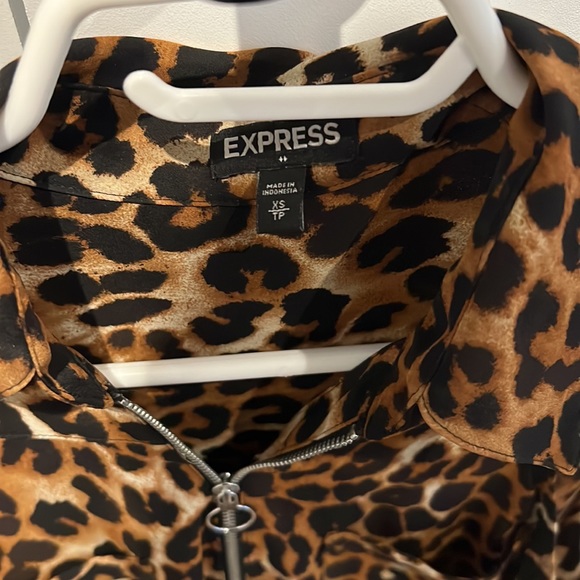 Express Sheer Leopard Tank Top with 1/4 Zip and Collar XS - Picture 3 of 4